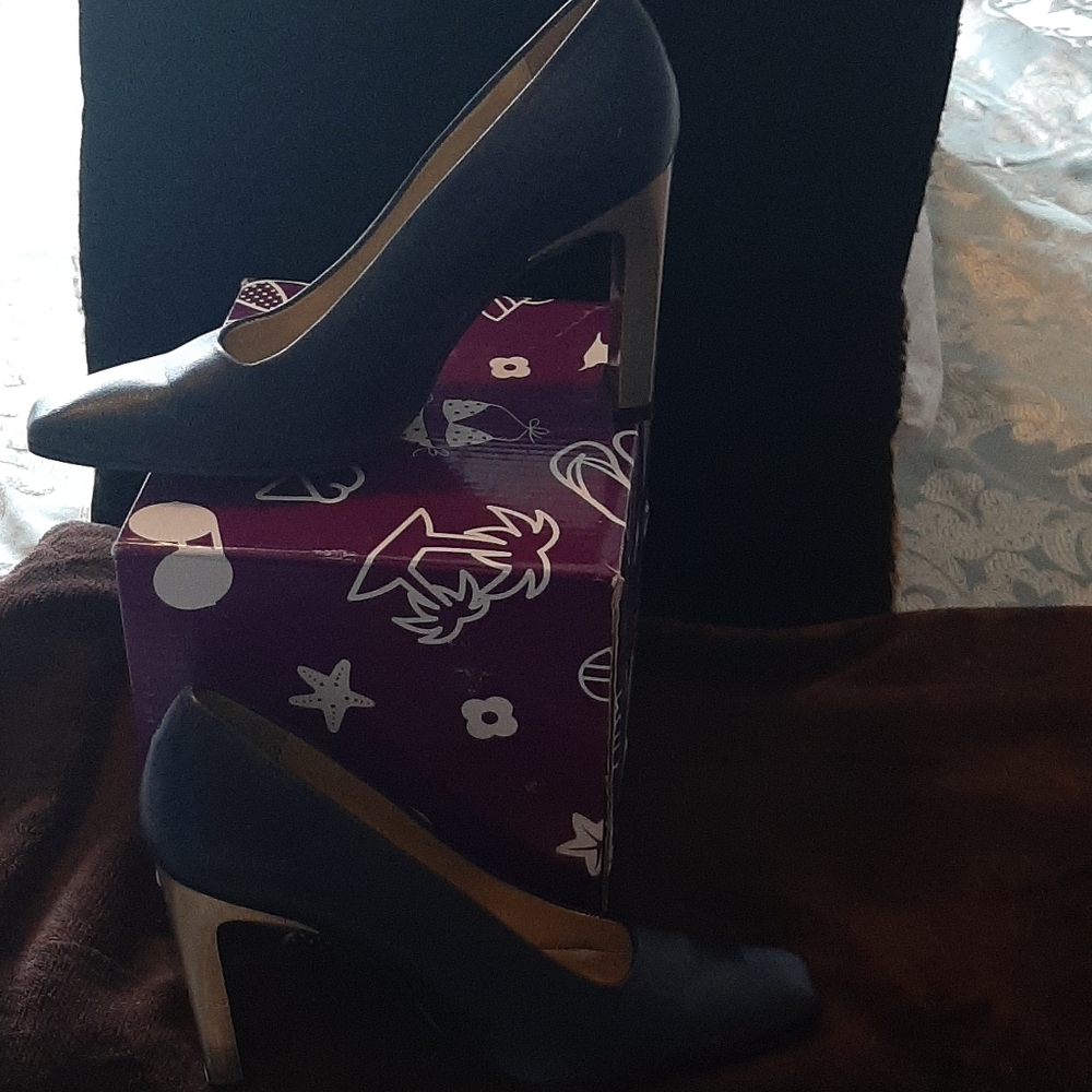 Navy blue pumps